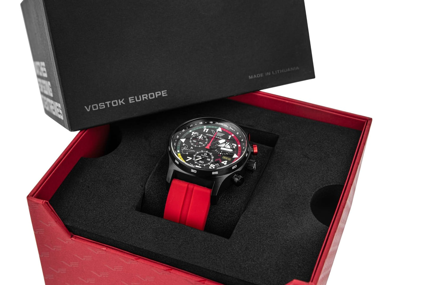 Herrenuhr schwarz mit rotem Silikonarmband – Vostok Europe Modell: VK68-592C775