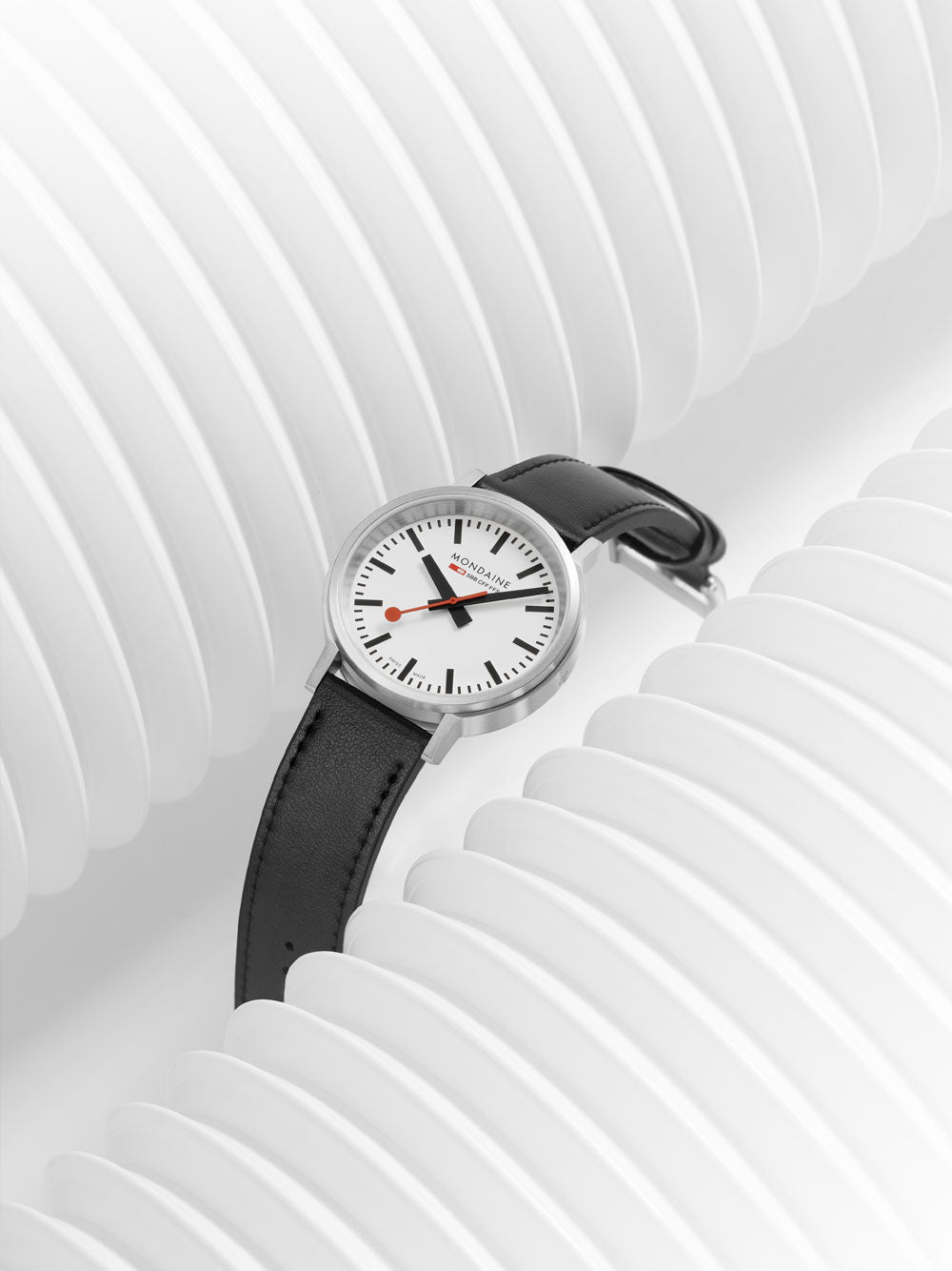 Mondaine stop2go MST.4101B.SJ.2SE Uhr • Schweizer Bahnhofsuhr Design • Saphirglas