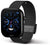 Damen-Smartwatch mit schwarzem Metallband, blauem Display und seitlicher Taste am Gehäuse