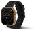 Smartwatch mit schwarzem Silikonarmband, Seitenansicht und goldener Glitzerfassung