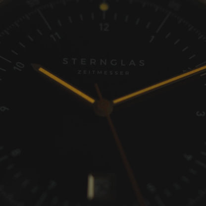 Elegante Herrenuhr Hamburg Quarz Saphirglas Datumsanzeige Dunkelblau Goldfarben Lederarmband - Sternglas Modell: S01-HH07-HE01