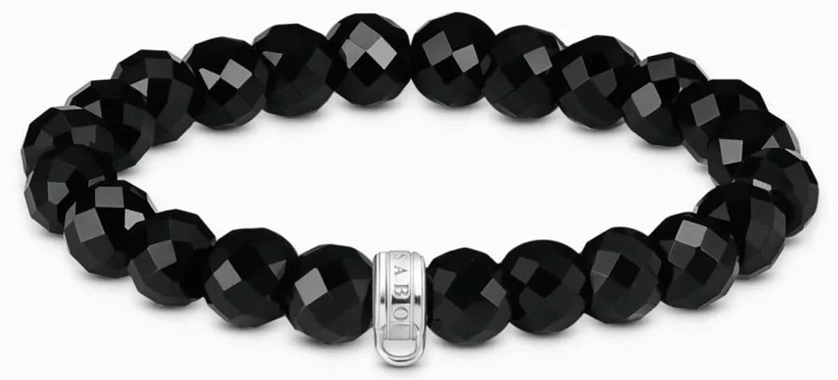 Bead-Armband mit facettierten ovalen schwarzen Perlen und silberner Charm-Öse