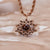 Halskette mit Roségoldkette und Sonnenanhänger mit braunem Holzcabochon und Schmuckdetails