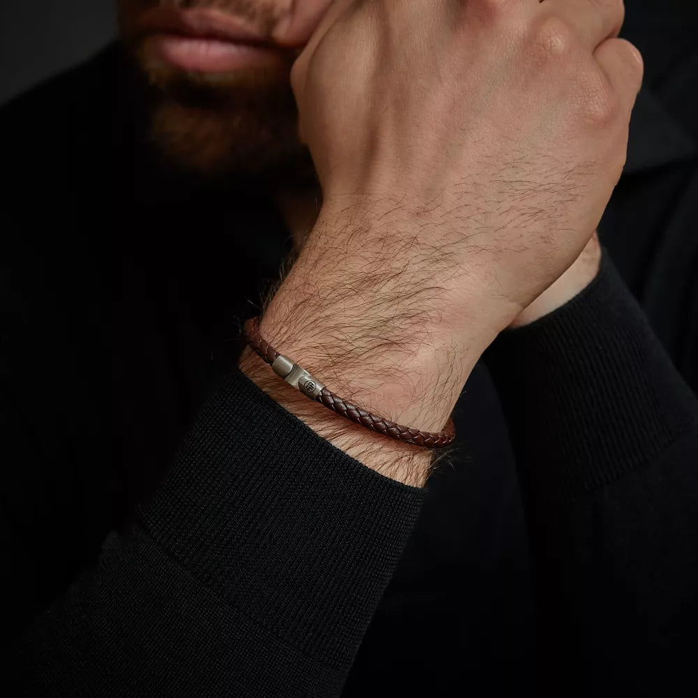 Armband aus einer 5mm dicken, dunkelbraunen Lederschnur mit Edelstahlverschluss - Rebel&Rose Modell: RR-M0041-S-M