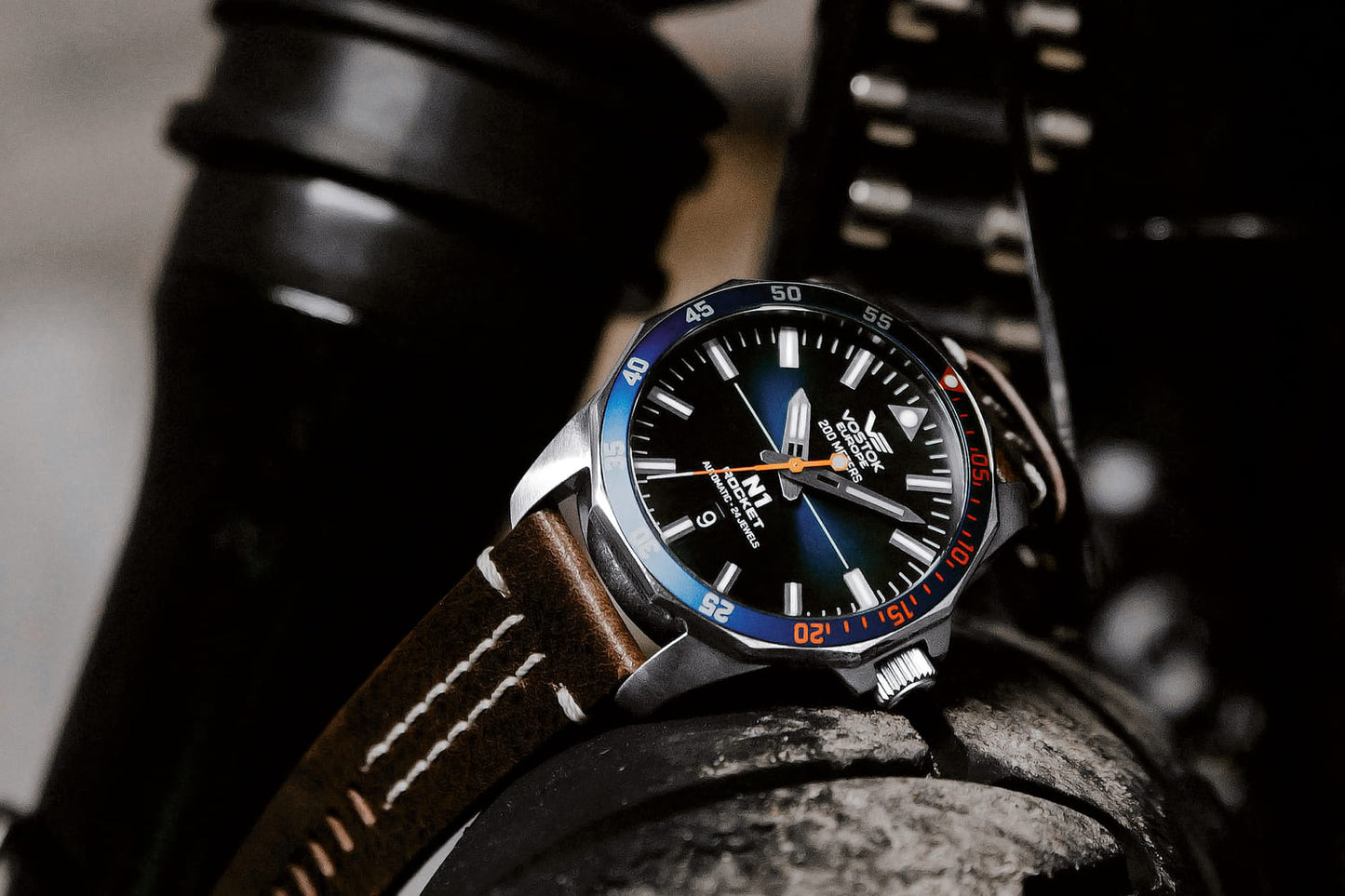 Serie: Rocket N1, schwarzes Silikonarmband - Vostok Europe Modell: NH35-225B616S