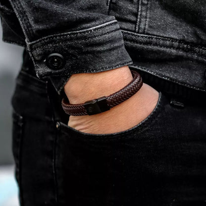 Armband aus 12mm dickem, dunkelbraunem Leder mit schwarzem Edelstahlverschluss - Rebel&Rose Modell: RR-M0023-B-L