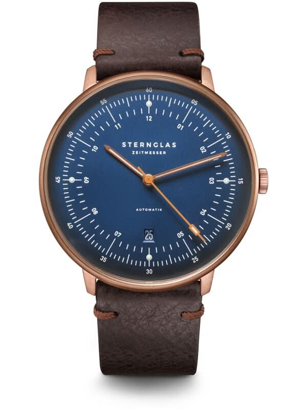 Herrenuhr mit blauem Zifferblatt, roségoldener Lünette und braunem Lederarmband