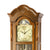 Standuhr aus Nussbaum mit sichtbarem Zifferblatt, römischen Ziffern und Pendelwerk