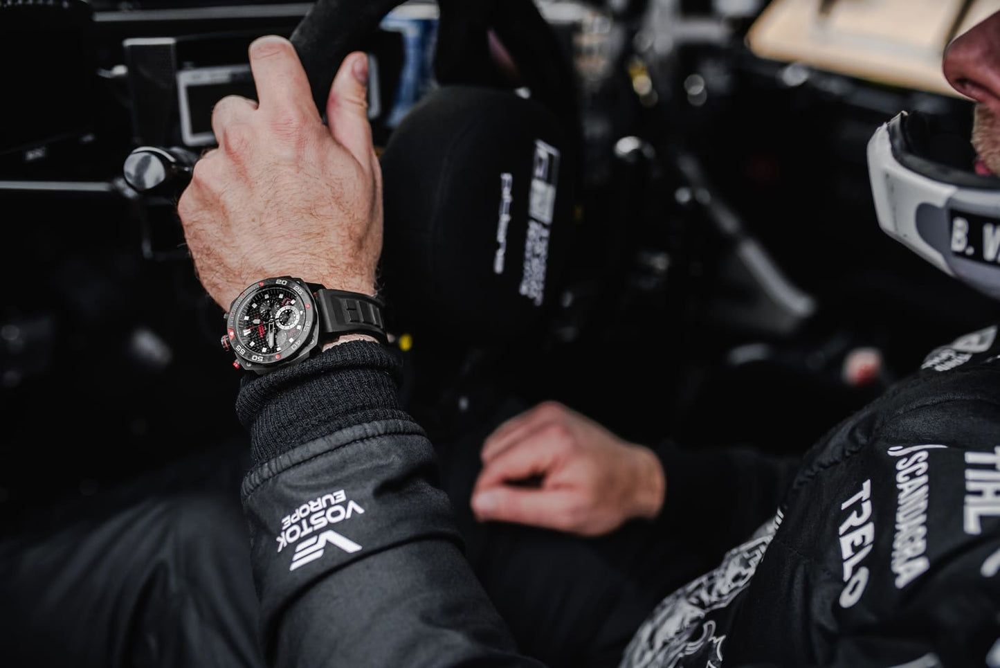 Vostok Europe Benediktas Vanagas Dakar VK67-650J740 Herren Uhr • Quarz Chronograph • Titan & Mineralglas