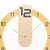 Wanduhr frontal: goldener Ring, 3D-Ziffern und zentrale Metallzeiger auf hellem Blatt