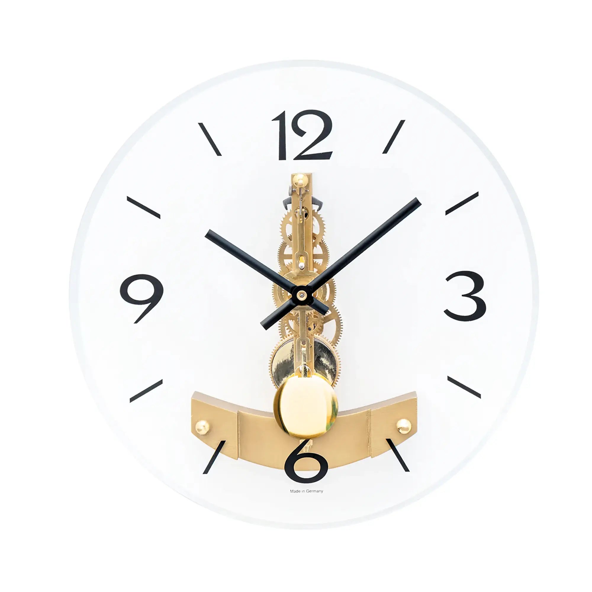 Wanduhr mit rundem weißem Zifferblatt, schwarzen Zeigern und goldenem Uhrwerk