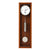 Wanduhr aus Holzrahmen mit rundem Zifferblatt, Metallpendel und weißer Pendelscheibe.