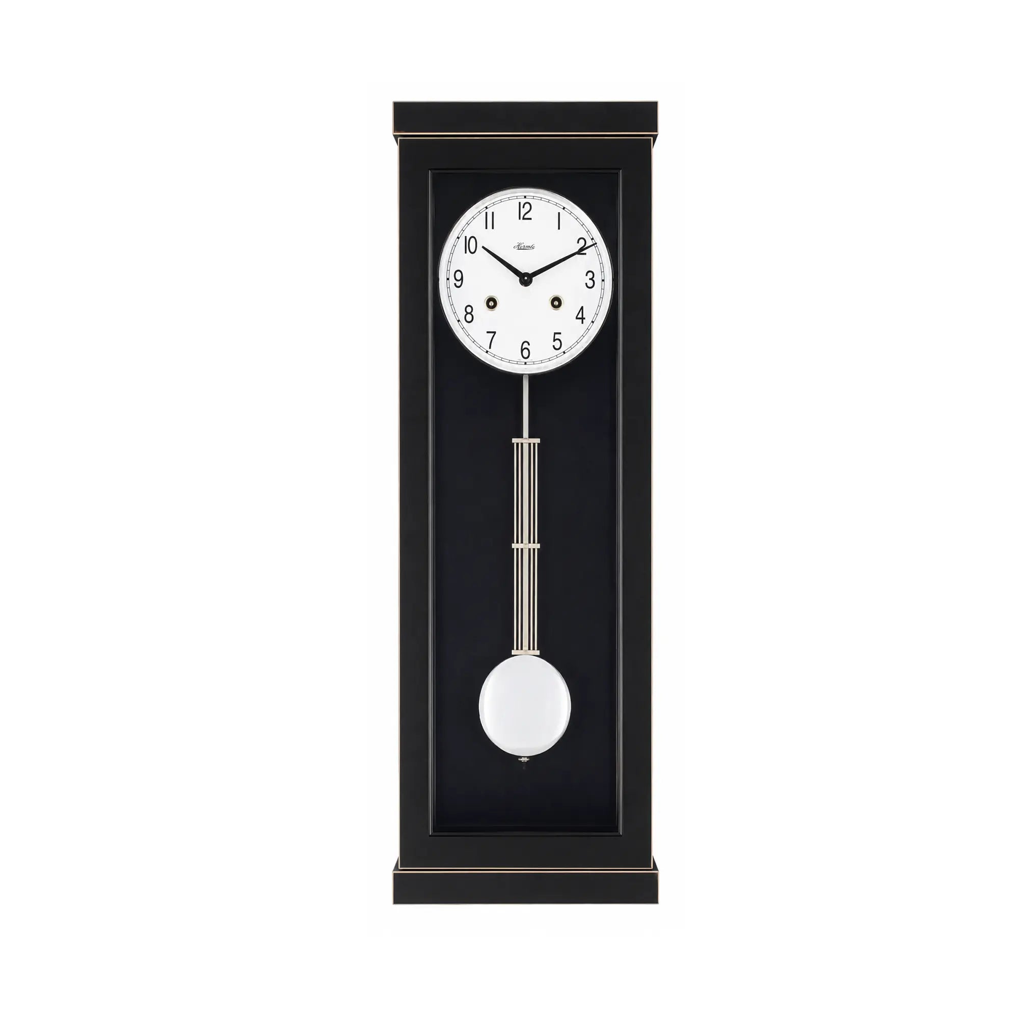 Wanduhr mit schwarzem Holzgehäuse, weißem Ziffernblatt und pendelndem Kugelgewicht