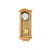 Wanduhr mit hellem Holzgehäuse, rundem Pendel und analoger Uhranzeige