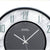 Wanduhr mit schwarzem Rahmen, grauem Ziffernblatt und grünen arabischen Ziffern, Marmoroptik