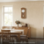Holz-Wanduhr mit rundem Zifferblatt und Pendel-Detail, an der Wand montiert