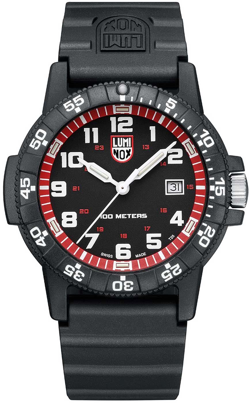 Sportuhr mit schwarzem Armband, rotem Lünette-Ring und weißem Zifferblatt; Datum bei 3 Uhr