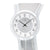 Wanduhr-Zifferblatt im Nahblick mit AMS-Logo, Zahlen und Zeigern auf Metall