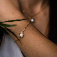 Armband mit weißem Perlmutt Anhänger - Holzkern Modell: Jewelry