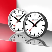 Mondaine Wanduhr Modell: A990.CLOCK.12SBB mit schwarzem Alugehäuse