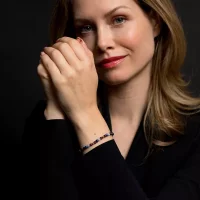 Armband aus Edelsteinen in Lila, Violett und Gold mit Edelstahlverschluss - Rebel&Rose Modell: RR-40064-G-M