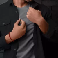 Armband aus 8mm großen roten Edelsteinen mit grauem Edelstahlverschluss - Rebel&Rose Modell: RR-80099-V-L