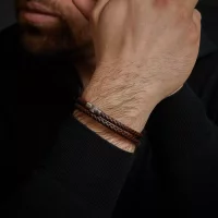 Armband aus zwei 5mm dicken, dunkelbraunen...