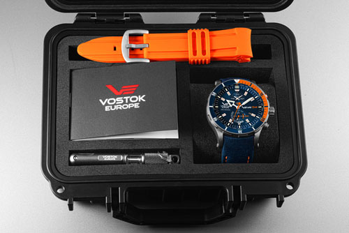 YM8J--510H434_box+watch.jpg